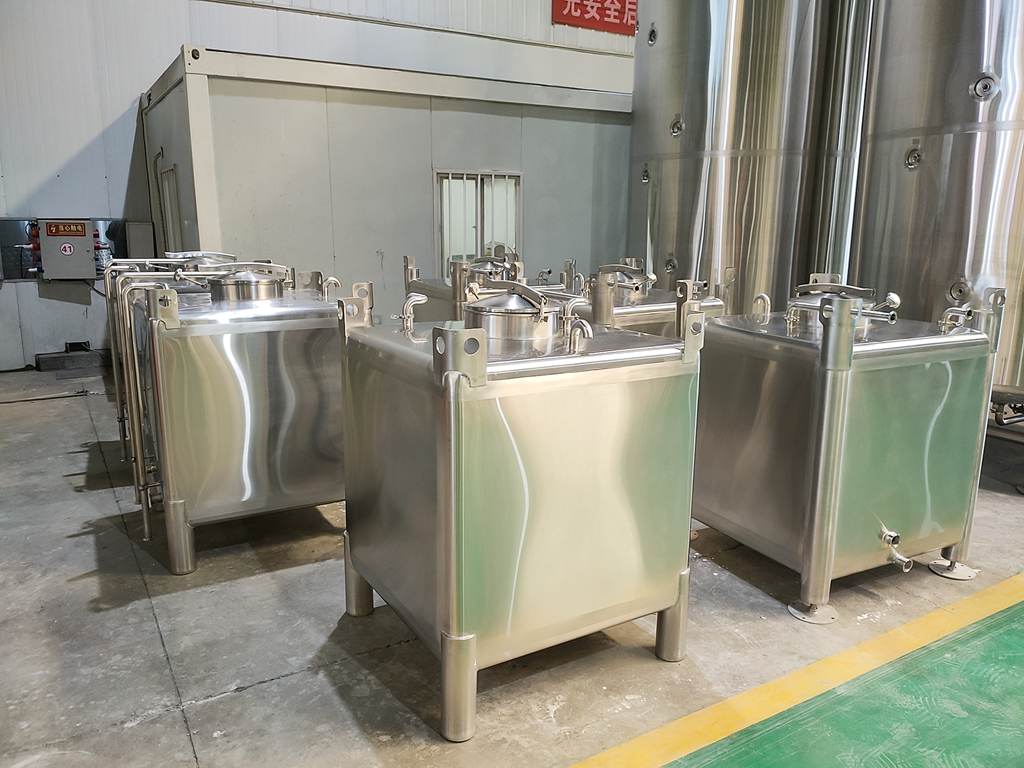 Depósitos IBC de acero inoxidable a medida